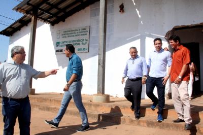 Prefeito em exerc�cio vistoria obras de requalifica��o do CRAS do bairro Jardim Uni�o