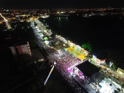 Prefeitura leva cerca de 80 mil pessoas � Orla do Porto para celebrar a chegada de 2018