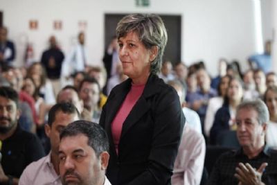 Prefeita de Carlinda adia ren�ncia para esta ter�a