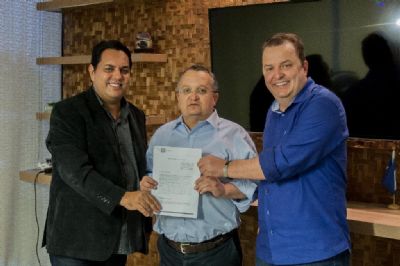Governador assina conv�nios para melhorar infraestrutura em Dom Aquino