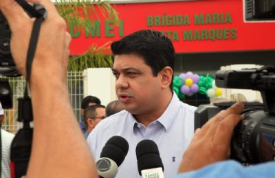 Kalil sanciona lei que garante aumento salarial dos servidores p�blicos de V�rzea Grande