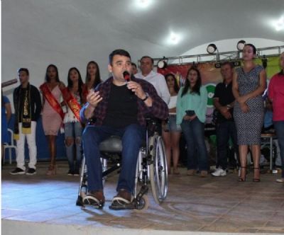 Justi�a afasta novamente prefeito de Comodoro