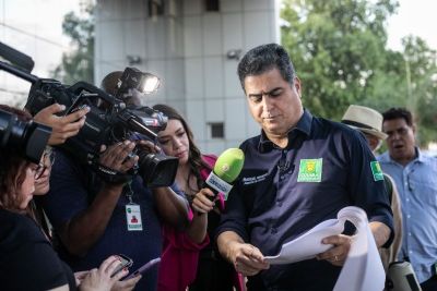 Emanuel apresenta ao MP den�ncia de supostas interfer�ncias pol�ticas na CGE