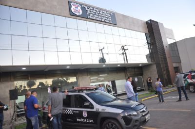 Preso foge de delegacia e � recapturado um m�s depois trabalhando como seguran�a em casa de prostitui��o