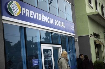 ​Aposentado do INSS receber� antecipa��o do 13� em agosto