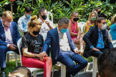 Primeira-dama lidera iniciativa com 2� Bazar Vem SER Mais Solid�rio