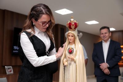 ​Contra o aborto, primeira-dama de MT refor�a convite para caminhada em defesa da vida