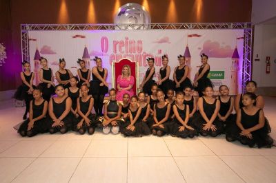 M�rcia Pinheiro convida a popula��o para o espet�culo 'O Reino Encantado das Simininas' no domingo