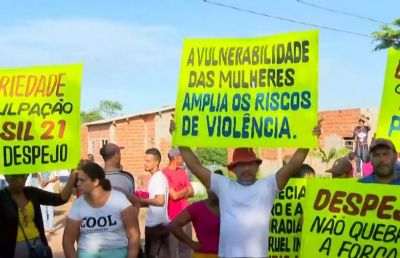 Pol�cia realiza a��o para desocupar �rea do Contorno Leste