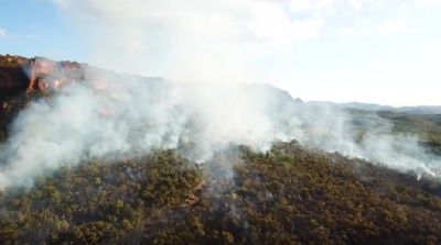 Queima prescrita � feita no Parque Nacional de Chapada dos Guimar�es nesta quarta