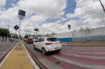 Oito radares semaf�ricos come�am a funcionar na regi�o central de VG