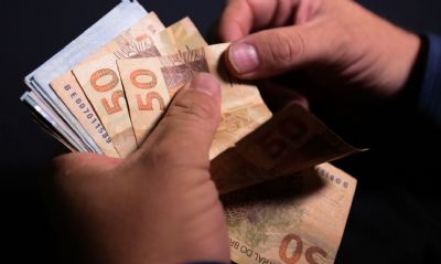 D�cimo terceiro sal�rio deve injetar R$ 208 bi na economia