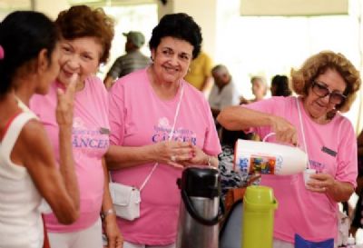 Rede de combate ao c�ncer realiza almo�o para constru��o de casa de apoio aos pacientes