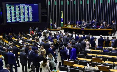 ​C�mara aprova texto-base da reforma tribut�ria em primeiro turno
