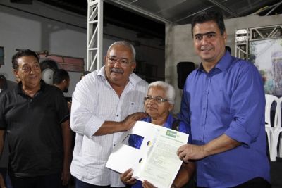 Ap�s 28 anos, moradores do Praeirinho recebem t�tulos de regulariza��o fundi�ria
