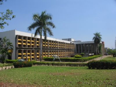 Funcion�rias de empresa de servi�os de limpeza � UFMT paralisam atividades por n�o receber sal�rio
