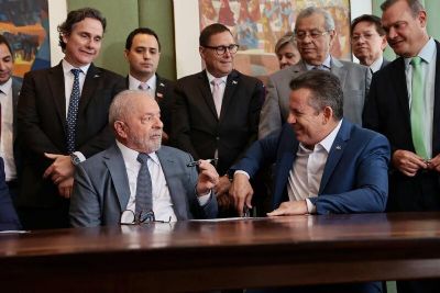 ​Mauro participa de lan�amento do Programa Escola em Tempo Integral