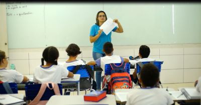 Folhas de papel do Tribunal de Justi�a s�o reutilizadas em escola do Distrito da Guia