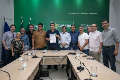 ​Emanuel assina decreto e garante pagamento da RGA aos servidores na folha salarial de maio