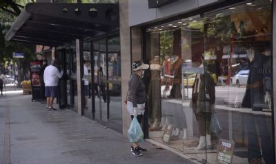 Confian�a de empres�rios e consumidores recua na pr�via de outubro