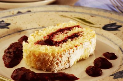 ​Rocambole de frutas vermelhas: f�cil de fazer e uma del�cia