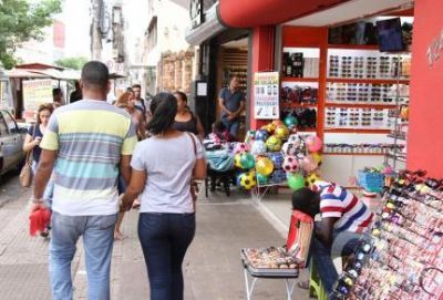 Emanuel suspende toque de recolher no fim de semana do Dia das M�es e autoriza com�rcio at� 00h