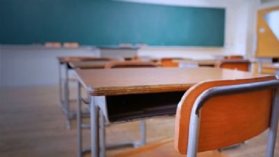 Prefeito estima que aulas podem voltar no fim do m�s com metade da capacidade