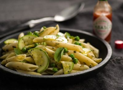 Receita sem carne: aprenda a fazer salada de macarr�o com abobrinha