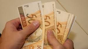 ​Temer assina decreto que estabelece em R$954 valor do sal�rio m�nimo em 2018