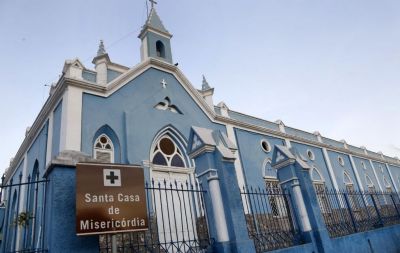 Pinheiro anuncia medidas para reabertura da Santa Casa e n�o descarta interven��o