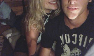 Sasha posta foto ao lado de rapaz e levanta suspeitas de affair