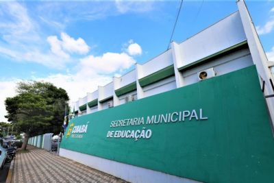 ​Prefeito assina Lei Complementar que disp�e sobre reajuste de 2% para servidores da Educa��o