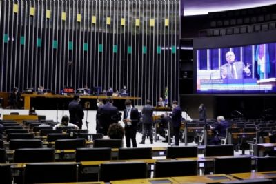 C�mara adia elei��es municipais; Medeiros contr�rio em primeira vota��o