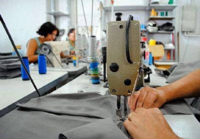Setor de servi�os tomba 6,9% em mar�o, pior resultado da s�rie iniciada em 2011
