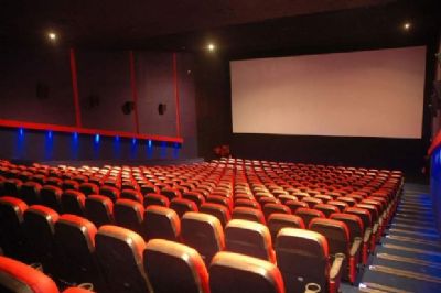 Espectador denuncia aglomera��o durante sess�o em cinema de Cuiab�