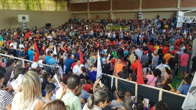 Servidores da educa��o decidem manter greve at� que governo apresente proposta em MT