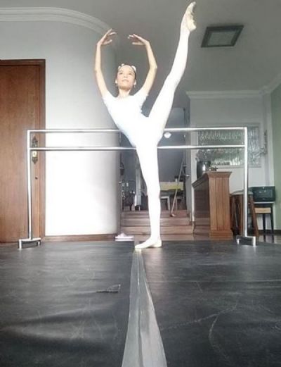 Bailarina de BH vence concurso da Royal Academy of Dance sem sair de casa