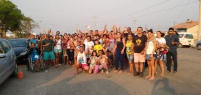 Sorteados protestam contra atraso em entrega de casas populares