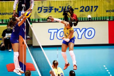 Meninas batem R�ssia por 3 a 1 e come�am com tudo a Copa dos Campe�es