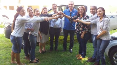 Prefeito repassa camionete para combate ao aedes aegypti