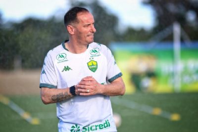 ​T�cnico cita parte emocional em sequ�ncia negativa do Cuiab�