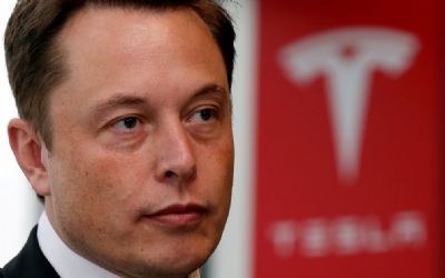 Fortuna de Elon Musk cresce US$ 15 bi em 1 dia por a��es da Tesla
