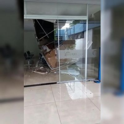 Teto da Seplag desaba ap�s perfura��o de cano