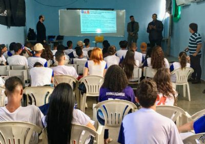 OAB Vai � Escola fala sobre crimes virtuais com alunos do Ensino M�dio