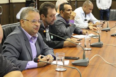 Vereador participa de reuni�o com o governador Pedro Taques e d� sugest�o em rela��o a sa�de em Cuiab�