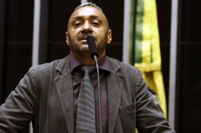 Tiririca anuncia que deixa a pol�tica: �Saio totalmente com vergonha�