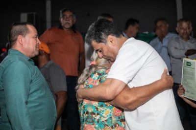 ​Prefeito de Cuiab� entrega mais de 300 t�tulos definitivos de moradia nesta segunda