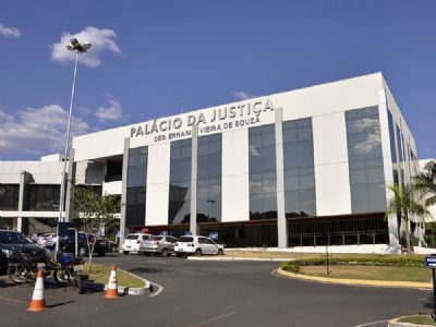 Crian�as e adolescentes de at� 16 anos s� poder�o viajar com autoriza��o judicial em MT