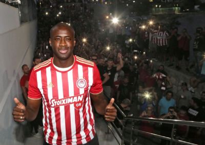 Yaya Tour� pede mais que Honda, mas Botafogo se anima com investidores e estuda cifras