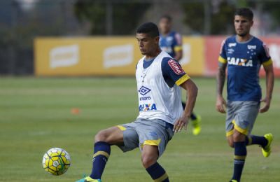 Por d�vida sobre Denilson, clube �rabe pede rebaixamento do Cruzeiro � S�rie C